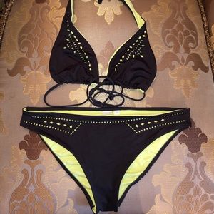 LOVELY L Space bikini set! Top is S & bottom L 😍